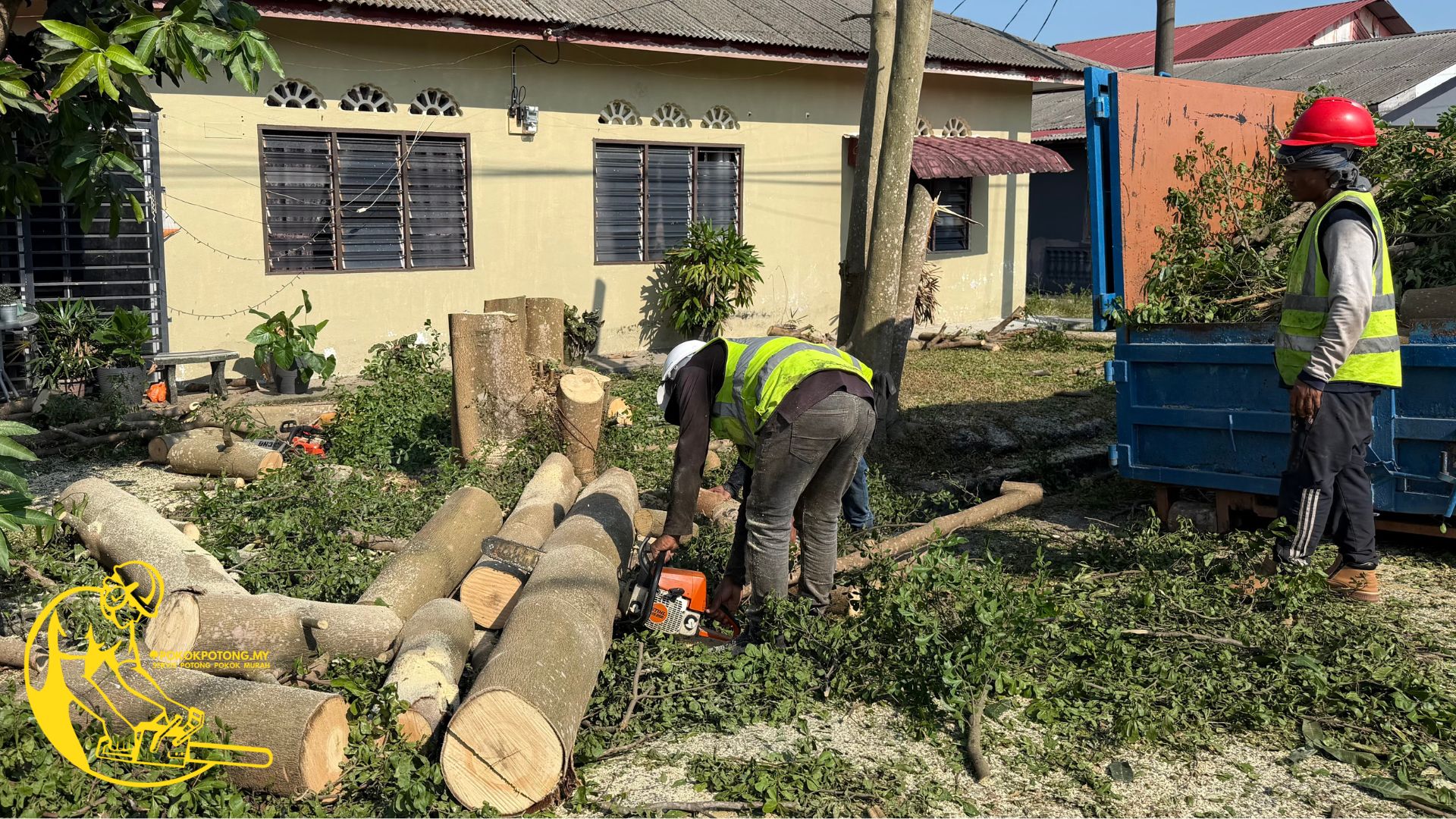 ALT TEXT: Professional tree cutting service in Kuala Lumpur and Selangor